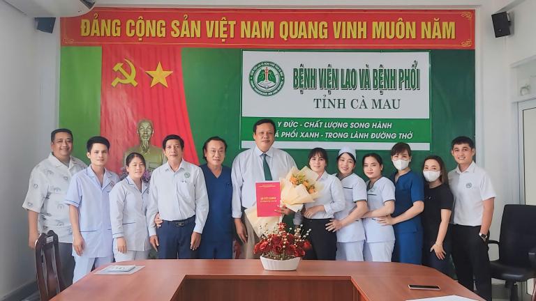 TRAO QUYẾT ĐỊNH CÔNG NHẬN KẾT QUẢ BẦU BÔ SUNG UỶ VIÊN BAN CHẤP HÀNH VÀ CHỨC DANH CHỦ TỊCH CĐCS