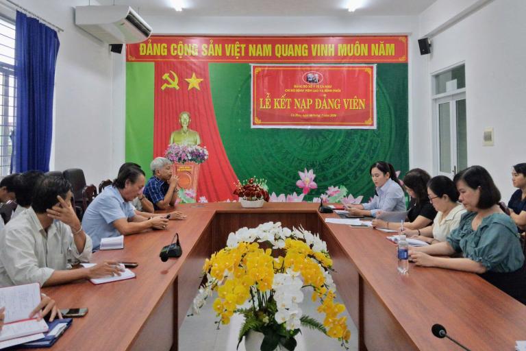 LỄ KẾT NẠP ĐẢNG VIÊN TẠI BỆNH VIỆN LAO VÀ BỆNH PHỔI CÀ MAU